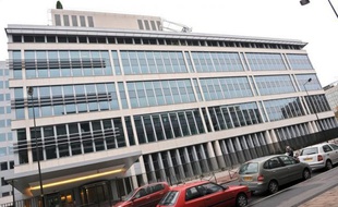 La Wikimedia Foundation a accusé samedi la Direction centrale du renseignement intérieur (DCRI) d'avoir fait supprimer "sous la menace" un article de l'encyclopédie gratuite en ligne Wikipédia, jugeant qu'il portait atteinte au secret de la défense nationale.