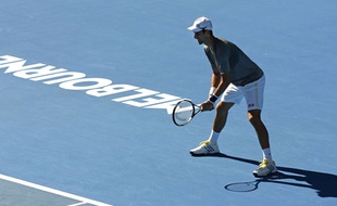 Novak Djokovic lors d'une session d'entraînement à l'Open d'Australie.