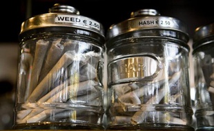 Des joints dans un coffee-shop de Bergen, aux Pays-Bas.