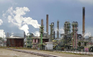 Les syndicalistes de la raffinerie Petroplus de Petit-Couronne, près de Rouen, ont accueilli sans surprise le retrait du fonds libyen sur lequel ils ne fondaient pas beaucoup d'espoir et demandent, plus que jamais, au gouvernement, de "prendre ses responsabilités".