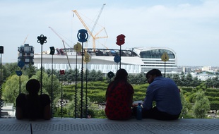 Paris, le 20 juin 2017. La salle U Arena vue de l'esplanade de la Grande Arche de la Défense.