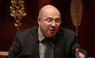 Le Sénat a continué de donner du fil à retordre au gouvernement et à sa majorité en sabordant à nouveau, jeudi en nouvelle lecture, la proposition de loi PS dite "Brottes" qui propose un bonus/malus pour les tarifs de l'énergie.