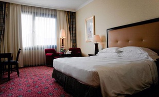 Ilustration d'une chambre d'hôtel du Sheraton à Cravovie, en Pologne, le 8 novembre 2011.