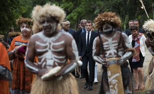 Emmanuel Macron lors de sa visite en 2018 en Nouvelle-Calédonie (illustration).