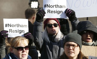 Des manifestants réclament la démission de Ralph Northam, le 2 février 2019.