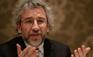 Le journaliste turc Can Dündar, lors d'une conférence de presse à Istanbul le 2 mars 2016