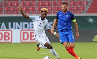 Ici opposé à l’Angleterre le 12 juillet, Lucas Tousart a eu un rôle clé cet été en tant que capitaine de l'équipe de France U19, championne d'Europe.