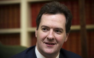 Le ministre britannique des Finances, George Osborne, a réaffirmé lundi que le cap de la rigueur budgétaire serait maintenu malgré la perte du triple A qui a été ignorée par la Bourse de Londres mais a en revanche maintenu la livre sous pression.
