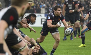 Le demi de mêlée français Antoine Dupont lors du match contre la Nouvelle-Zélande au Stade de France, le 11 novembre 2017.