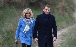 Emmanuel Macron et Brigitte, le 22 avril 2017,au Touquet. Eric FEFERBERG / ALTERNATIVE CROP