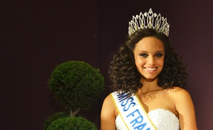 Alicia Aylies, Miss France 2017, après son sacre à Montpellier.