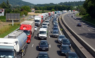 Le 2 juilet 2015: Bouchons sur l'A 43 entre Bourgoin Jallieu et Saint Quentin Fallavier; Credit:ALLILI/SIPA
