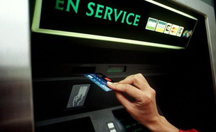 Un distributeur de billets.