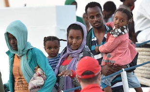 Des migrants débarquent en Sicile, le 3 septembre 2015.