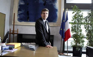 Arnaud Montebourg, le ministre du Redressement productif, le 18 mai 2012 dans son bureau de Bercy, à Paris.