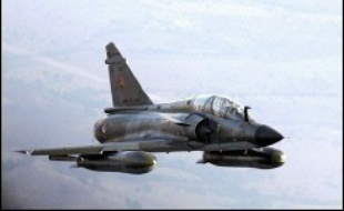 Un avion de chasse Mirage de l'armée de l'Air s'est abîmé en mer lundi au large de Bonifacio, dans l'extrême sud de la Corse, et son pilote s'est tué dans l'accident, a annoncé à l'AFP le service de communication de la Région de gendarmerie de Corse.