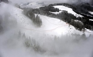 Le 3e et dernier entraînement de la descente de Kitzbühel, la plus prestigieuse de la Coupe du monde de ski alpin programmée samedi, a été annulé jeudi en raison du redoux pour préserver la piste en vue des deux épreuves de vitesse, ont annoncé les organisateurs.