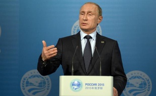 Le président russe Vladimir Poutine donne une conférence de presse à Ufa, le 10 juillet 2015