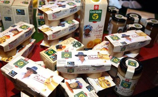 La grande distribution s'attaque aux prix du commerce équitable.