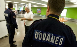 Les douaniers à l'aéroport d'Orly