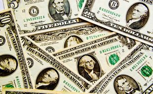 Des billets de dollars. Image d'illustration.