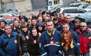 Près de cinquante facteurs sont en grève .