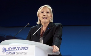 Marine Le Pen lors de son discours après les résultats du premier tour de l'élection présidentielle le 23 avril 2017 à Hénin-Beaumont.