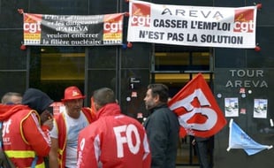 Manifestation de salariés d'Areva au siège du groupe à La Défense le 15 octobre 2015