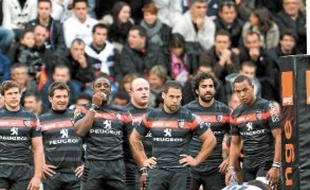 Servat (au centre) pourrait rester plus longtemps que prévu sur les terrains.