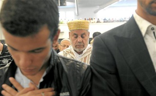 Quelque 2 000 fidèles se sont massés dans le nouveau lieu de culte du Heyritz et autant à l'extérieur, hier matin, pour célébrer la fin du ramadan.