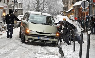 Beaucoup d'automobilistes ont été contraints mercredi d'abandonner leur voiture.