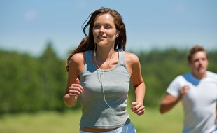 Ecouter de la musique agit sur la zone du plaisir du cerveau, celle qui est responsable de l'envie. Une bonne chanson est idéale pour se motiver à aller courir.