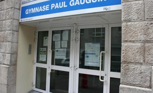 Le centre de vaccination Paul Gauguin dans le 9e arrondissement de Paris ferme ses portes à 15h30 par manque de médecins.