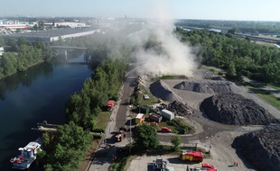 L'incendie s'est déclaré sur une parcelle attenante à l'usine d'incinération de Strasbourg.