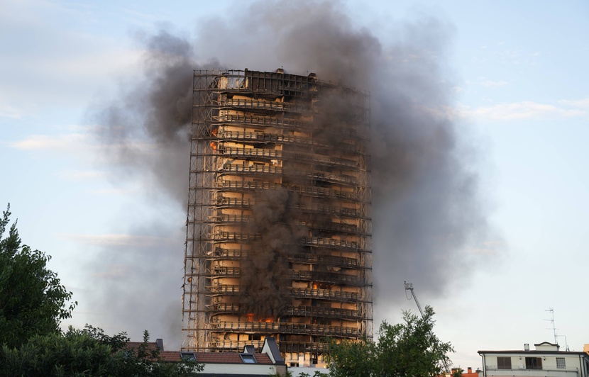 Italie Un Incendie Ravage Un Immeuble De Etages A Milan