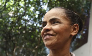 L'écologiste brésilienne Marina Silva annonce son soutien à l'opposant social-démocrate Aecio Neves, rival de la présidente de gauche Dilma Rousseff, pour le second tour de la présidentielle, à Sao Paulo le 12 octobre 2014