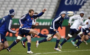 Le XV de France entame sa série de test-matches automnaux par le plus gros morceau, l'Australie samedi (20h45) au Stade de France, où la victoire est impérative pour entretenir l'espoir d'être tête de série au Mondial-2015 et faire oublier la cuisante humiliation subie en 2010