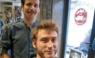 Maxime Médard et son barbier.