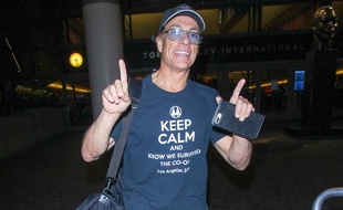 Jean-Claude Van Damme à l'aéroport de Los Angeles (Etats-Unis), le 18 octobre 2017.