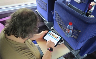Surfer sur Internet devient possible dans le TGV Paris-Lyon.