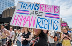 Aux Etats-Unis, les personnes transgenres « érigées en boucs émissaires »