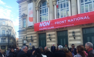 La banderole anti-FN a été dévoilée mercredi.