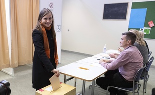 En Islande, la première ministre sortante Katrin Jakobsdottir a voté le 25 septembre 2021.