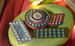 Illustration de pilules contraceptives.