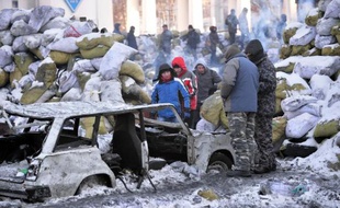 La loi d'amnistie votée au Parlement ukrainien laisse 15 jours aux contestataires pour libérer les rues et les bâtiments administratifs occupés, sous peine de ne pas être appliquée, selon le texte rendu public jeudi.