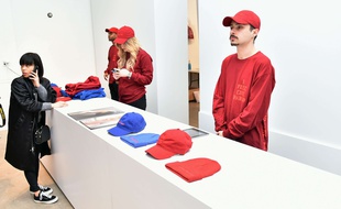 Kanye West a ouvert les portes d'une boutique éphémère dédiée à la vente des produits estampillés The Life Of Pablo, du nom de son dernier album, le 28 mars 2016 à New York.