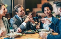 Manger seul ou avec ses collègues ? A la pause dej, la guerre des génératio…