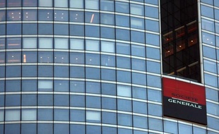 Société Générale a annoncé mardi un plan d'économies de 900 millions d'euros d'ici 2015, qui se traduira par plus d'un millier de suppressions de postes dans le monde dont 550 au siège parisien, après un premier trimestre où le bénéfice net a chuté.