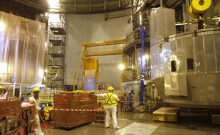 Opération de maintenance décennale dans le réacteur n°1 de la centrale de Gravelines.