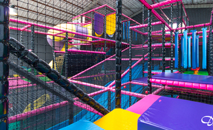 Le parc à jeux de Kids Galaxy, à Saint-Bonnet-de-Mûre, vers Lyon.